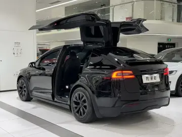 2023 Tesla Model X с пробегом 98 000 км