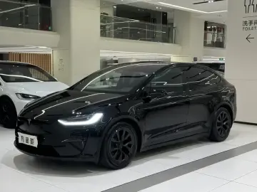 2023 Tesla Model X с пробегом 98 000 км