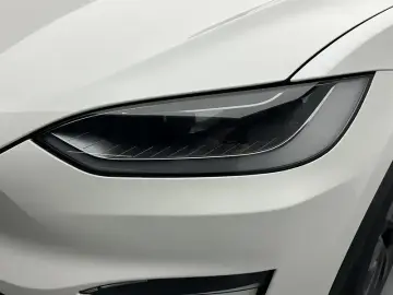 2023 Tesla Model X с пробегом 17 500 км