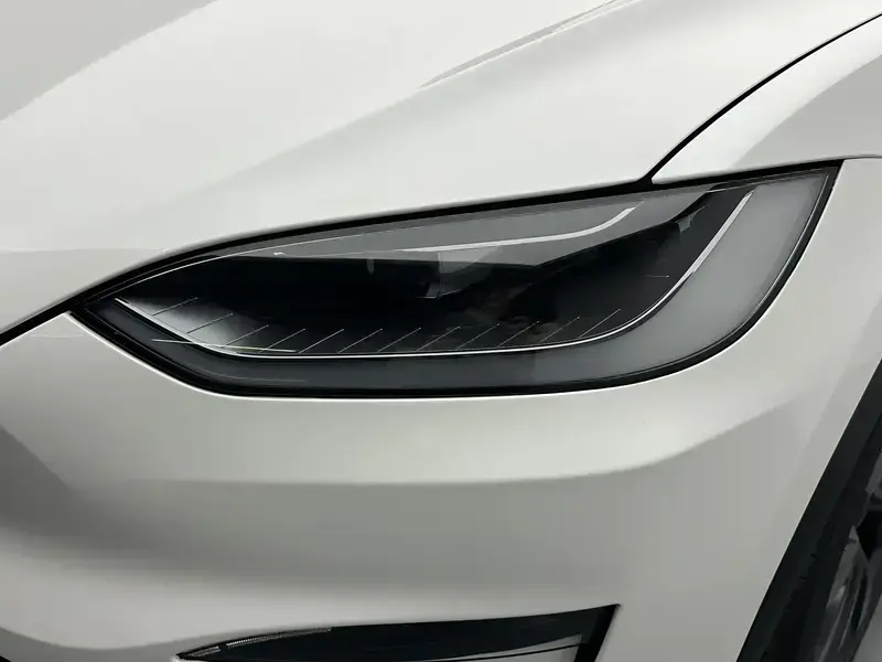 2023 Tesla Model X с пробегом 17 500 км