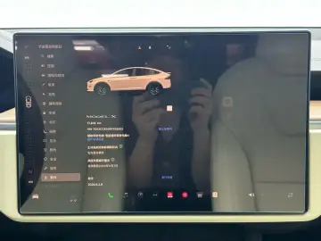 2023 Tesla Model X с пробегом 17 500 км