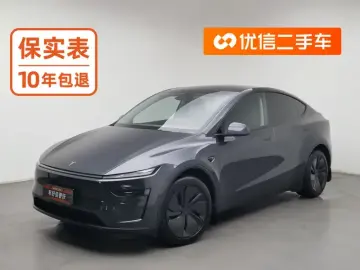 2025 Tesla Model Y с пробегом 39 700 км