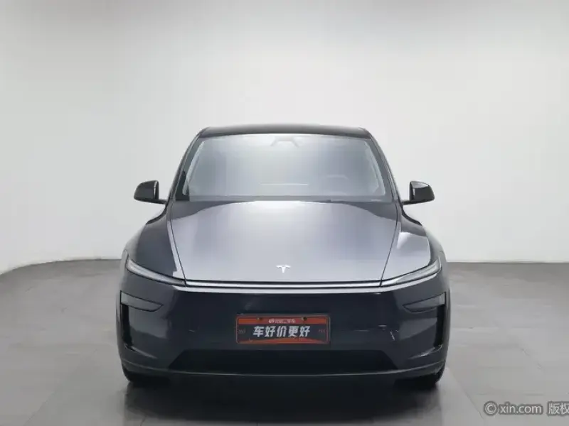 2025 Tesla Model Y с пробегом 39 700 км
