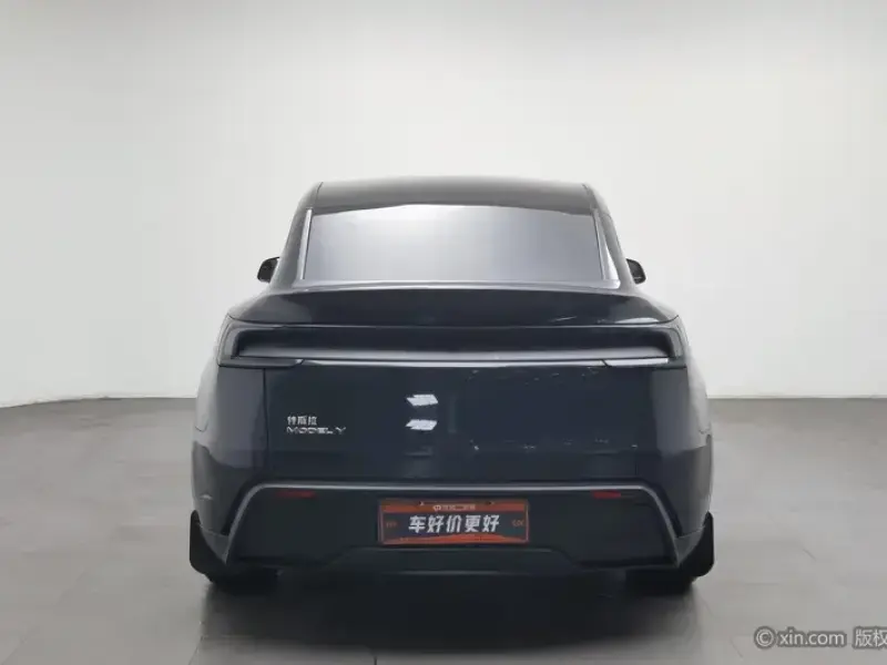 2025 Tesla Model Y с пробегом 39 700 км