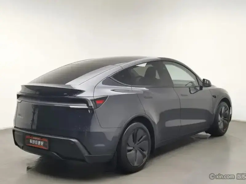 2025 Tesla Model Y с пробегом 39 700 км
