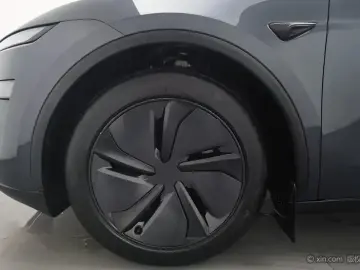 2025 Tesla Model Y с пробегом 39 700 км