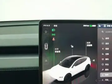 2025 Tesla Model Y с пробегом 39 700 км