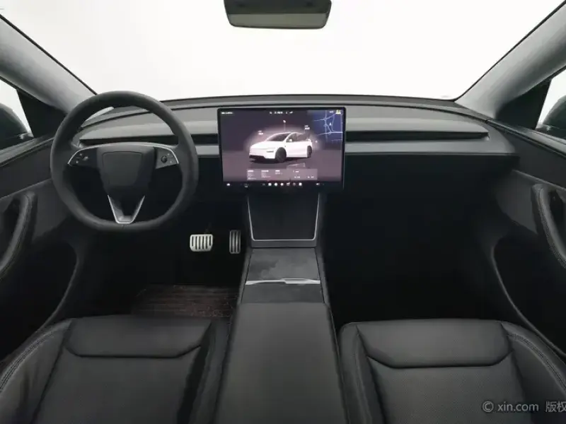 2025 Tesla Model Y с пробегом 39 700 км