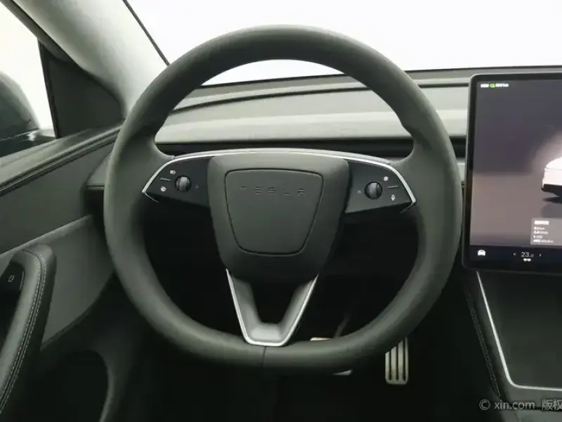 2025 Tesla Model Y с пробегом 39 700 км