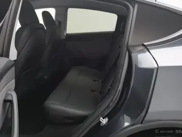 2025 Tesla Model Y с пробегом 39 700 км