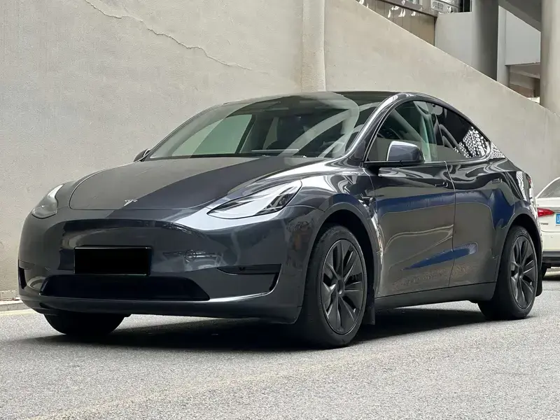 2024 Tesla Model Y с пробегом 27 000 км