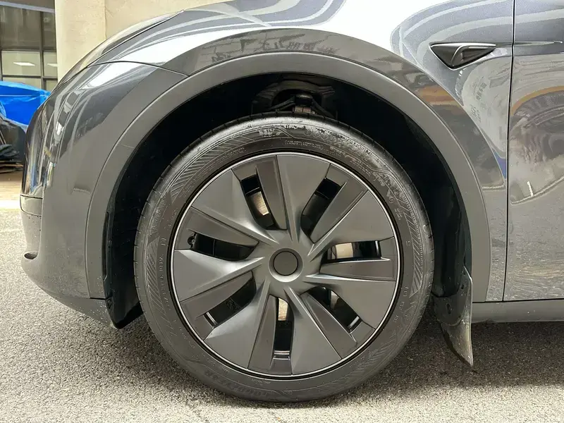 2024 Tesla Model Y с пробегом 27 000 км