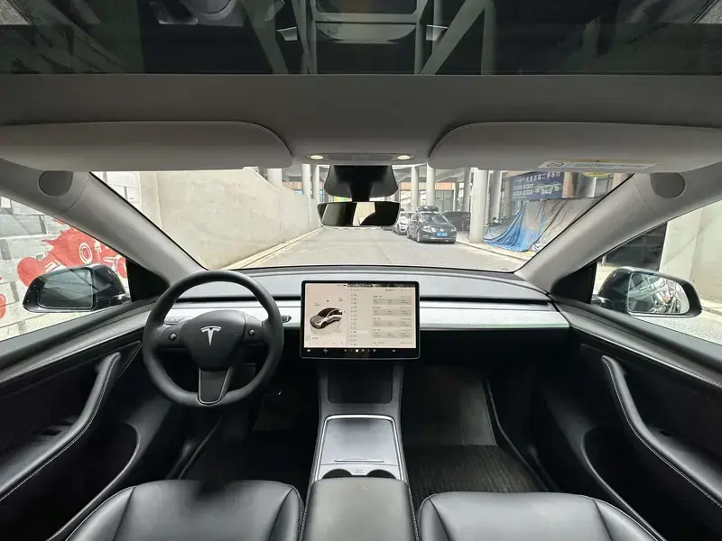 2024 Tesla Model Y с пробегом 27 000 км