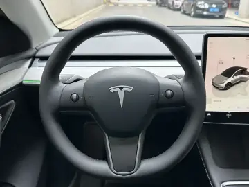 2024 Tesla Model Y с пробегом 27 000 км
