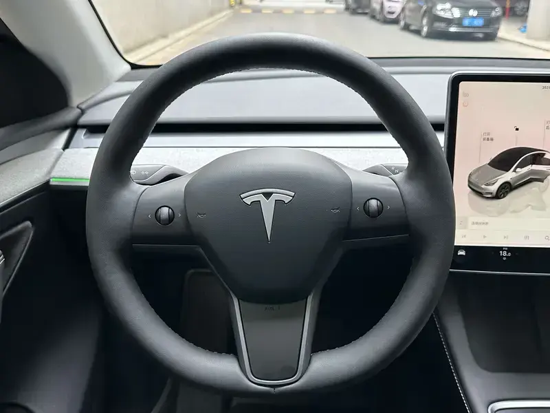 2024 Tesla Model Y с пробегом 27 000 км