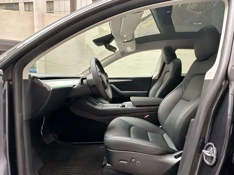 2024 Tesla Model Y с пробегом 27 000 км
