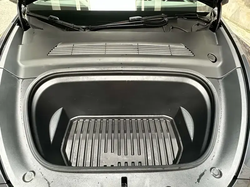 2024 Tesla Model Y с пробегом 27 000 км