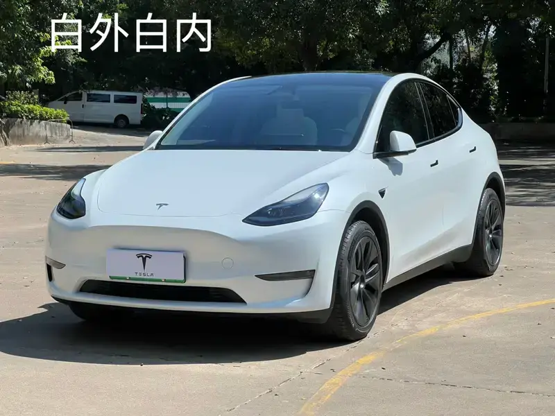 2024 Tesla Model Y с пробегом 15 000 км