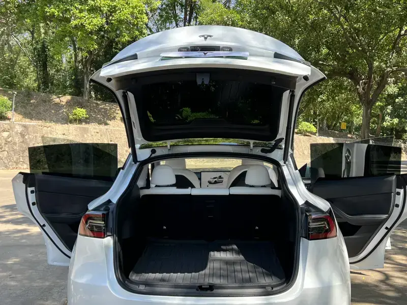2024 Tesla Model Y с пробегом 15 000 км