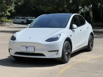 2024 Tesla Model Y с пробегом 15 000 км
