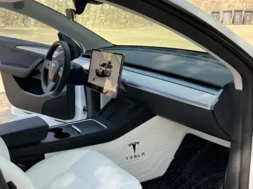 2024 Tesla Model Y с пробегом 15 000 км