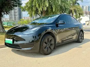 2024 Tesla Model Y с пробегом 40 900 км