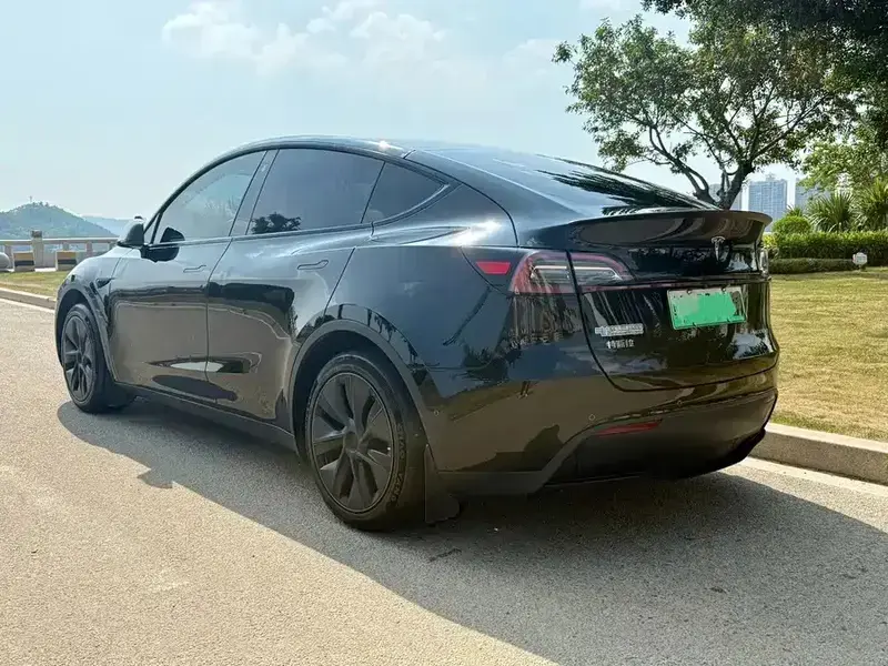 2024 Tesla Model Y с пробегом 40 900 км