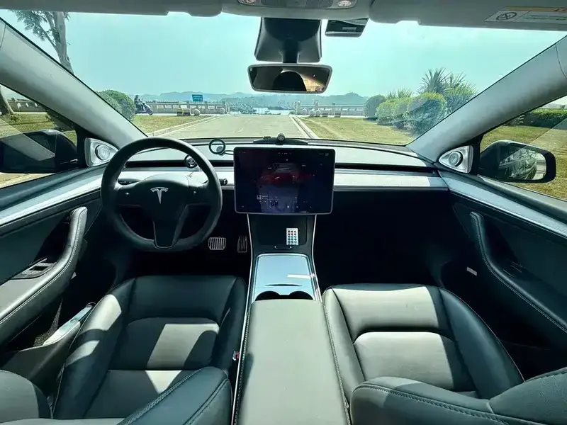2024 Tesla Model Y с пробегом 40 900 км