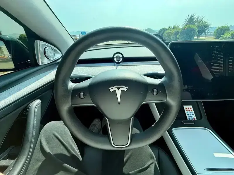 2024 Tesla Model Y с пробегом 40 900 км