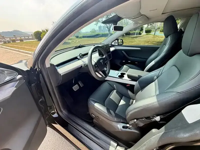 2024 Tesla Model Y с пробегом 40 900 км