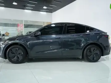 2025 Tesla Model Y с пробегом 27 000 км