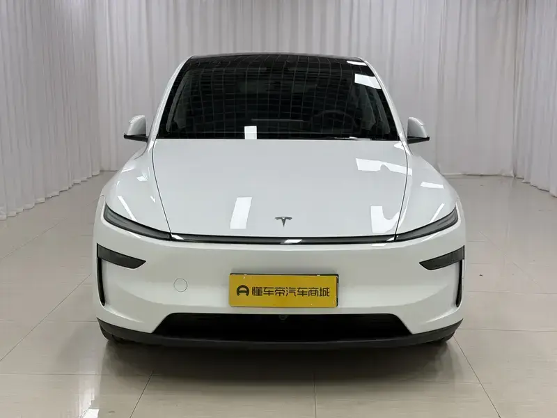 2025 Tesla Model Y с пробегом 44 200 км