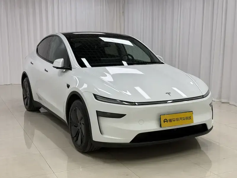 2025 Tesla Model Y с пробегом 44 200 км
