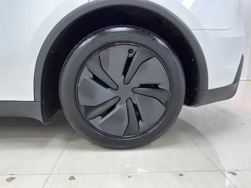 2025 Tesla Model Y с пробегом 44 200 км