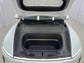 2025 Tesla Model Y с пробегом 44 200 км