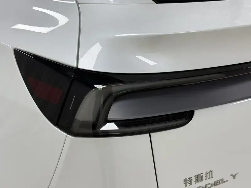 2025 Tesla Model Y с пробегом 44 200 км