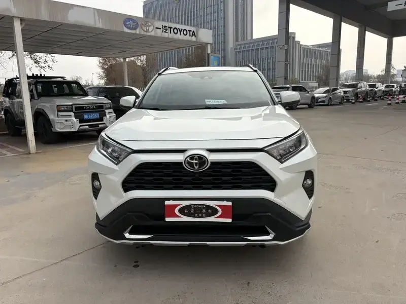 2020 Toyota RAV4 с пробегом 106 000 км