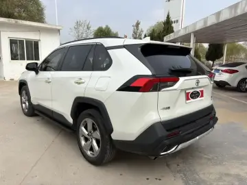 2020 Toyota RAV4 с пробегом 106 000 км