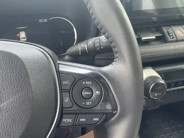 2020 Toyota RAV4 с пробегом 106 000 км