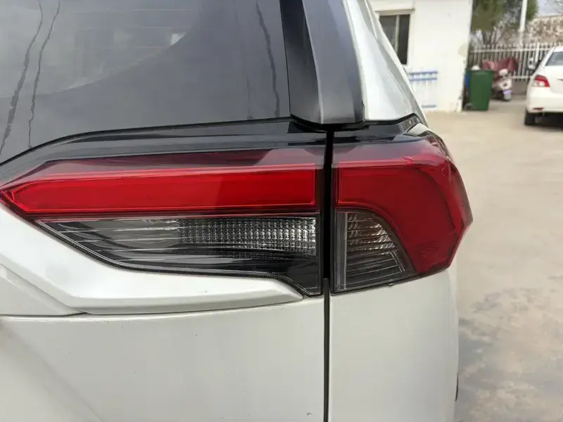 2020 Toyota RAV4 с пробегом 106 000 км