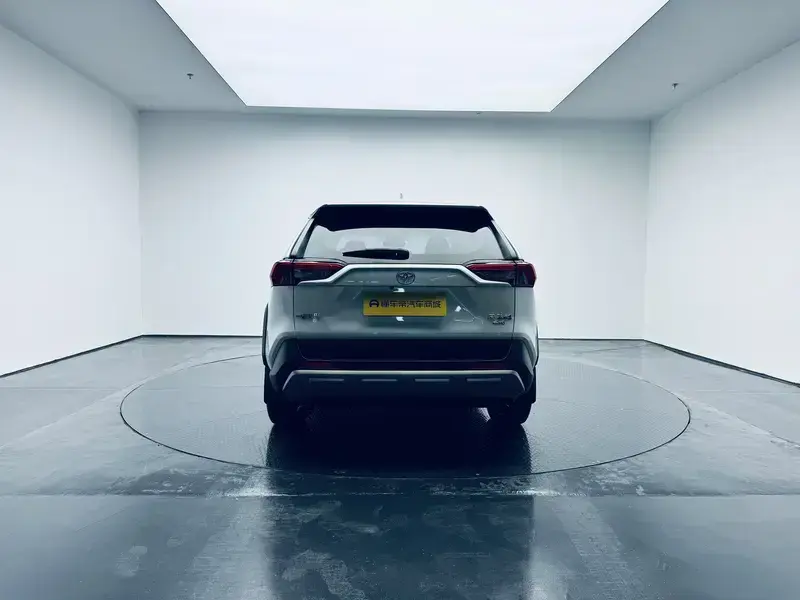 2022 Toyota RAV4 с пробегом 33 500 км