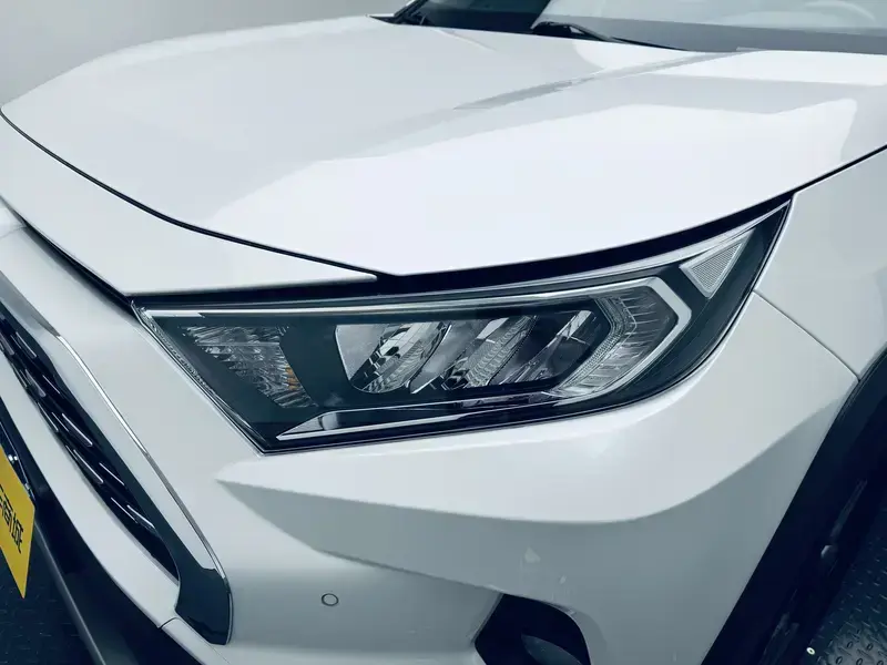 2022 Toyota RAV4 с пробегом 33 500 км
