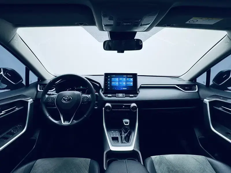 2022 Toyota RAV4 с пробегом 33 500 км