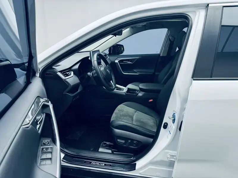 2022 Toyota RAV4 с пробегом 33 500 км