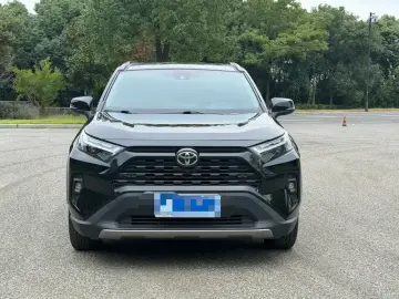 2023 Toyota RAV4 с пробегом 33 000 км