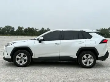2023 Toyota RAV4 с пробегом 34 800 км