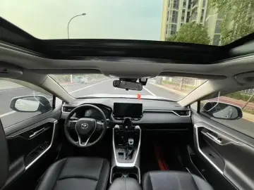 2023 Toyota RAV4 с пробегом 70 000 км