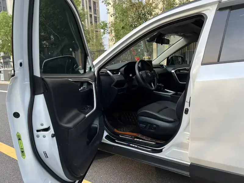 2023 Toyota RAV4 с пробегом 70 000 км