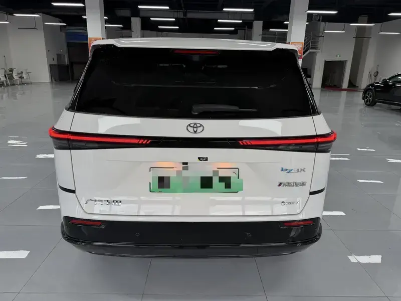 2025 Toyota bZ3X с пробегом 6 000 км