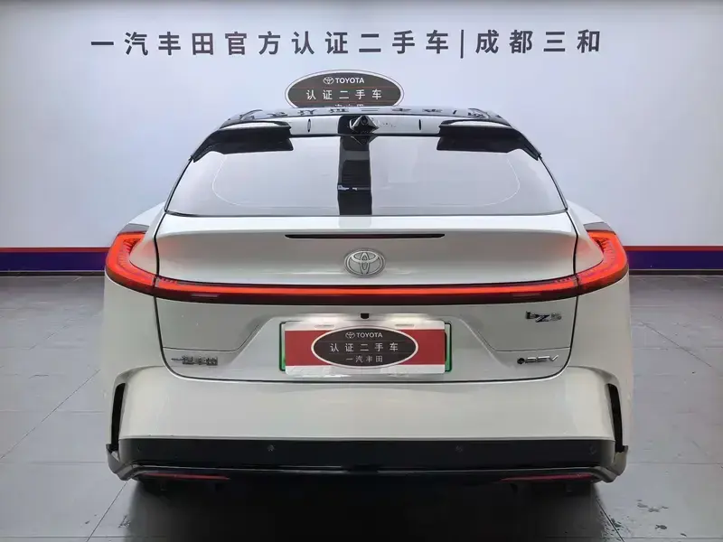 2025 Toyota bZ5 с пробегом 7 000 км